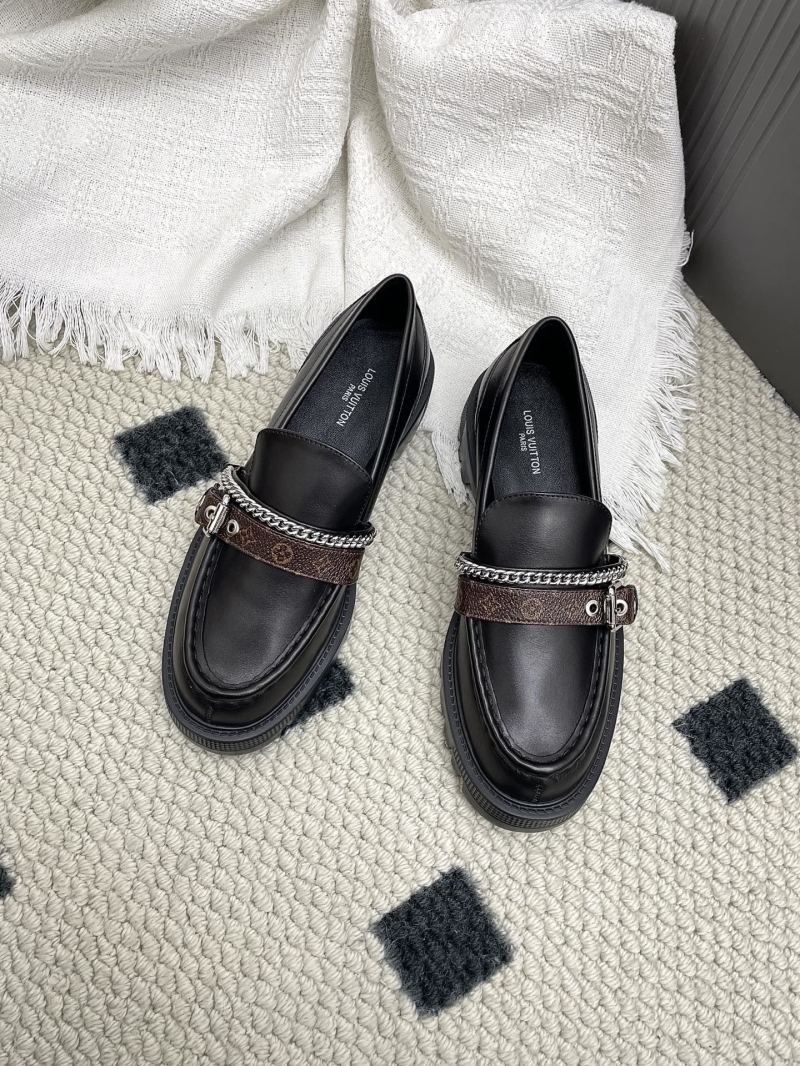 l0vis Vvtt0n loafers